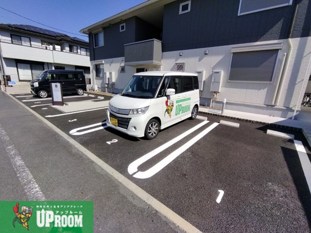 ラヴィネス　ミーの駐車場