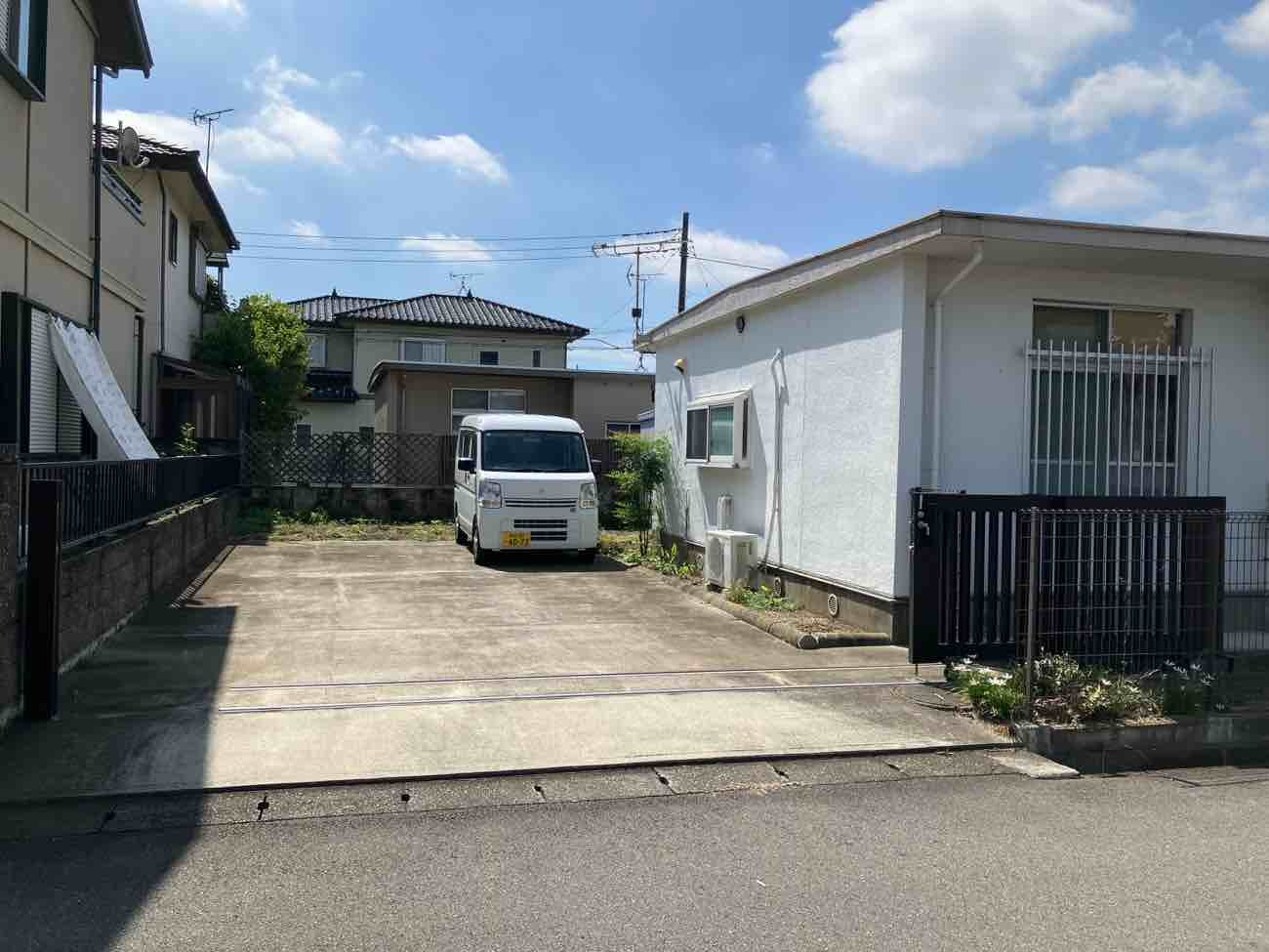 佐波郡玉村町藤川　中古戸建　＃平屋の駐車場