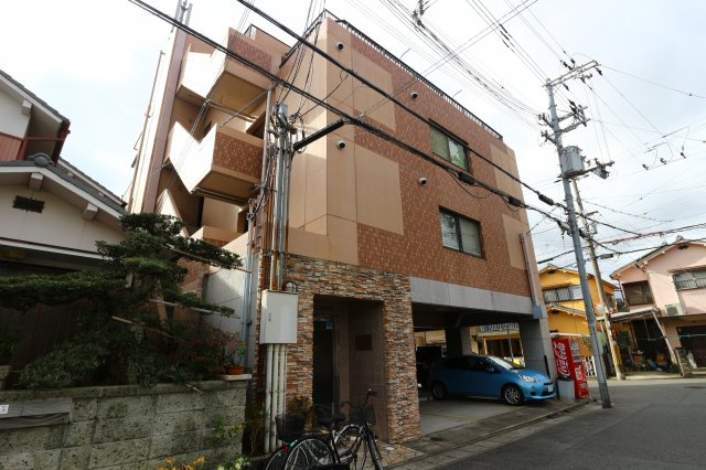 ブルーラグーンの外観