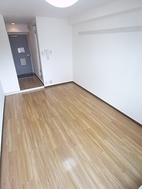 尼崎市名神町１丁目の賃貸マンションの居間・リビング|ゆったりとしたリビングです