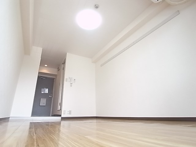尼崎市名神町１丁目の賃貸マンションの寝室|広くて明るい寝室