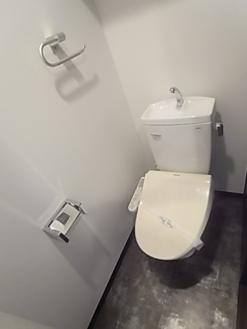 大阪市淀川区西中島３丁目の賃貸マンションのトイレ|シンプルで使いやすいトイレです