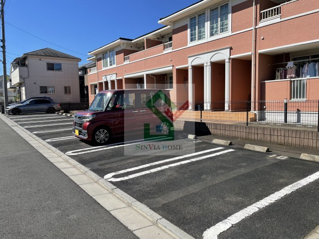 コズカソレイユの駐車場