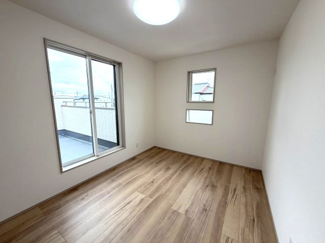 ワイウッドコート前橋市箱田町第8期　2号棟の洋室|２階洋室２です♪