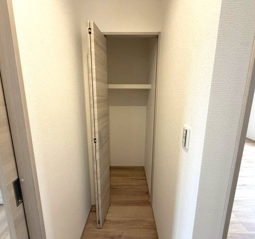 ワイウッドコート前橋市箱田町第8期　2号棟の収納|2階ホールにも収納スペースがあります♪