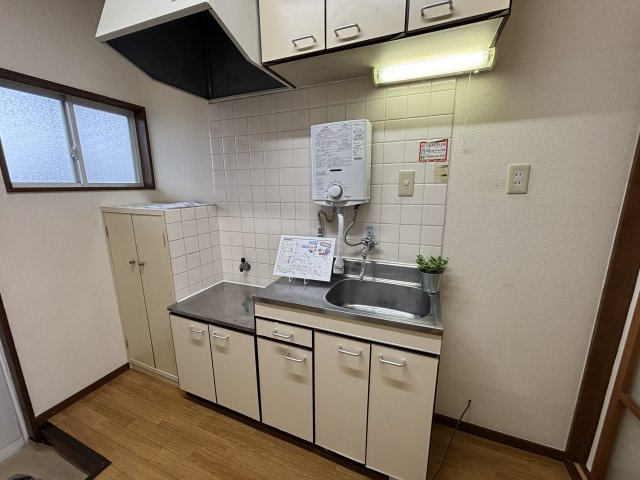 丘の上のアトリエのキッチン