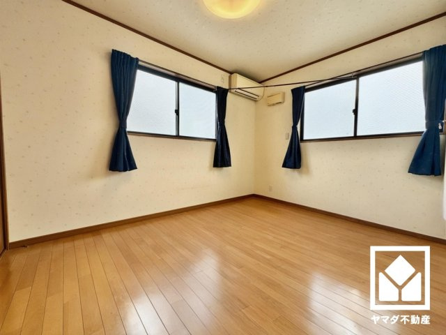 南区唐橋井園町の洋室|※本画像は空室時の写真を加工し、家具・小物等を撤去したイメージです。
実際の仕様とは異なる場合がございます。