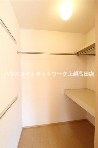 シャンブル・アンソレイエ Ⅱの収納|ウォークインクローゼット
