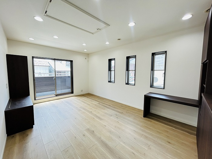 名古屋市北区龍ノ口町３丁目の中古一戸建の居間・リビング|◇リビング◇　　南面で明るいリビング　外からの視線が気になりにくい２階リビング♪　屋根裏収納付き！