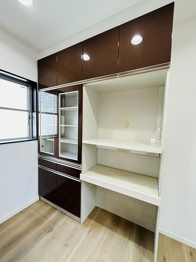 名古屋市北区龍ノ口町３丁目の中古一戸建の収納|◇カップボード◇　　食器や調理器具の収納や、調理家電が置けるカップボード付き♪　キッチンが広く活用できます！