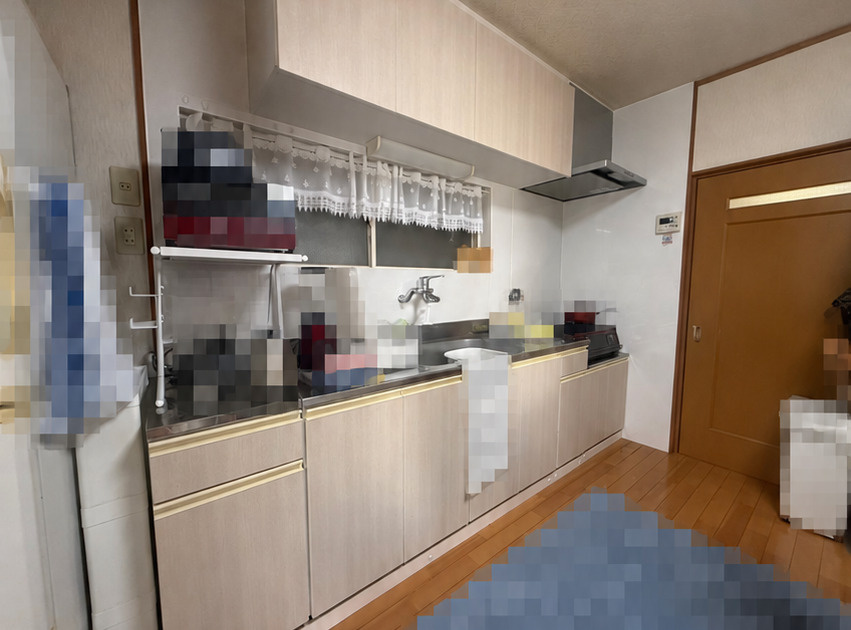 【商談中】長岡京市長岡1丁目のキッチン|調理スペースの広いキッチンで、家事も捗ります！