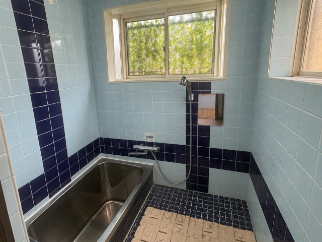 【商談中】長岡京市長岡1丁目のその他|二面採光で明るい浴室です。
弊社グループ会社にてリフォームプランのご提案が可能です。