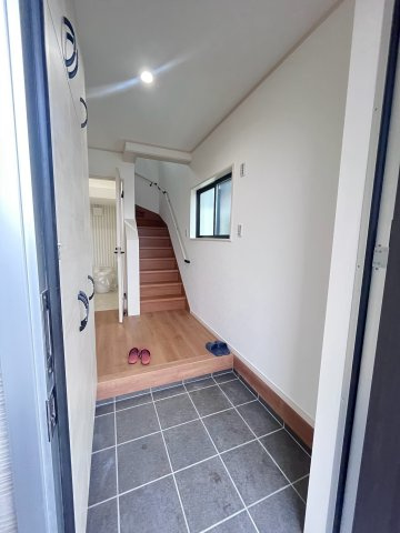 ☆選べる家具プレゼント☆伊予郡松前町大字北黒田　4SLDKの玄関