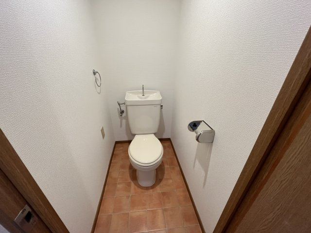 シンプルで使いやすいトイレです♪