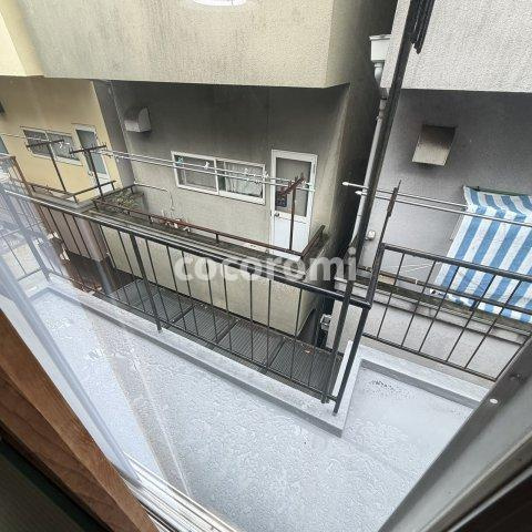 寝屋川市点野貸家のバルコニー