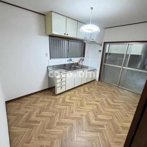 寝屋川市点野貸家の居間・リビング