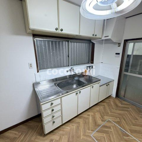 寝屋川市点野貸家のキッチン