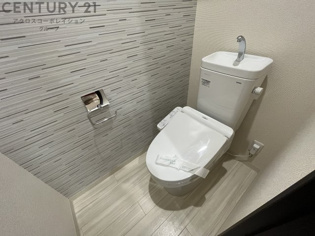 温水洗浄便座付きのトイレです♪
