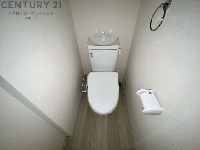 温水洗浄便座付きのトイレです♪
