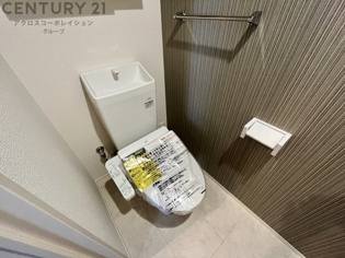 温水洗浄便座付きのトイレです♪