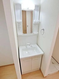 立川市高松町１丁目のアパートの独立洗面台