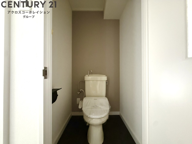 温水洗浄便座付きのトイレです♪