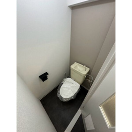 温水洗浄便座付きのトイレです♪