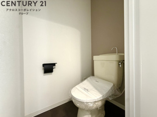 温水洗浄便座付きのトイレです♪