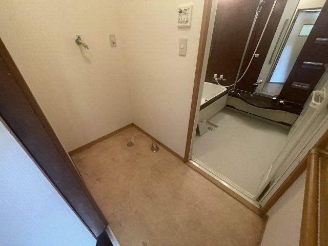 城間町一戸建の脱衣所