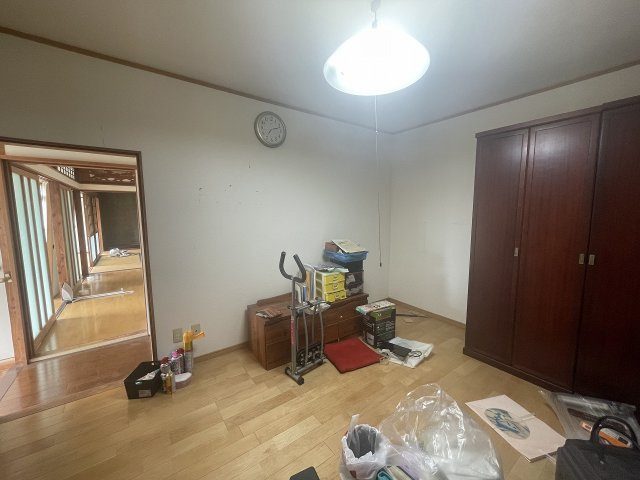 城間町一戸建の洋室