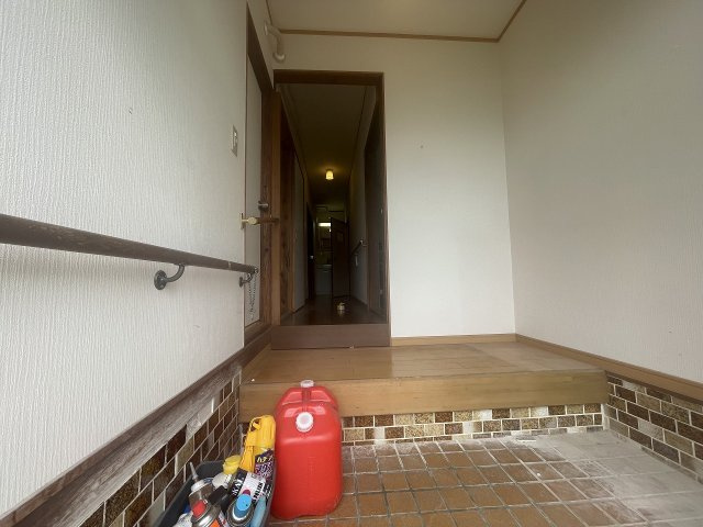 城間町一戸建の玄関