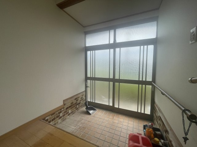 城間町一戸建の玄関