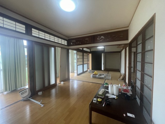 城間町一戸建の洋室