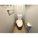 温水洗浄便座付きのトイレです♪