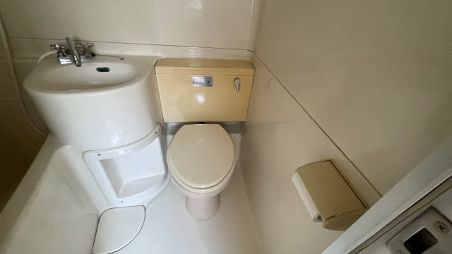 浴室内にトイレがあります☆