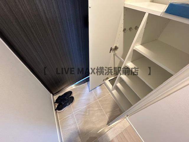【玄関】ＬＵＭＥＥＤ横濱末吉町 