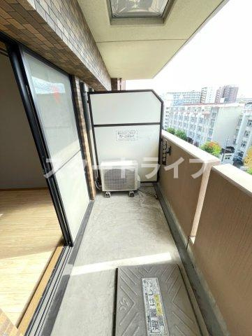 大阪市淀川区三国本町２丁目の賃貸マンションのバルコニー