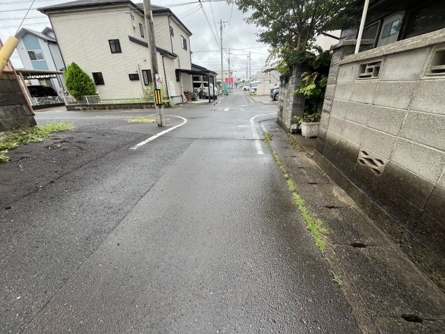 土地　西川手８丁目の前面道路含む現地写真|南道路　東から