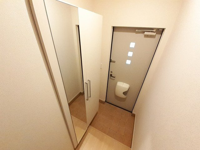 グランディールＢ　（小瀬町）の玄関|落ち着いた玄関です