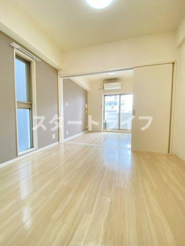 大阪市淀川区木川東４丁目の賃貸マンションの居間・リビング