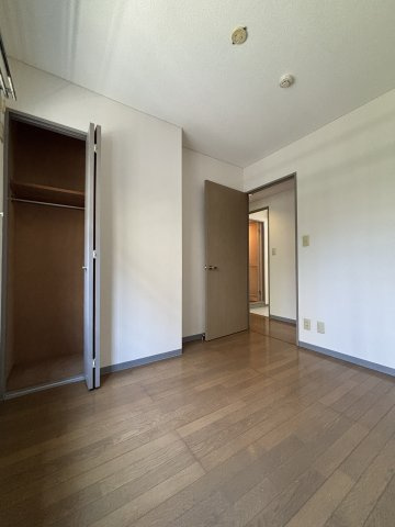 パラドール一之江の洋室