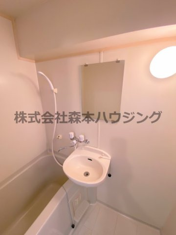 【洗面所】 | 　スタジオM | ※同タイプ別室の写真を使用しています。
　設備内容や色調など相違がある場合は実際のお部屋の現状優先となります。