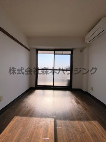 【洋室】 | 　スタジオM | ※同タイプ別室の写真を使用しています。
　設備内容や色調など相違がある場合は実際のお部屋の現状優先となります。