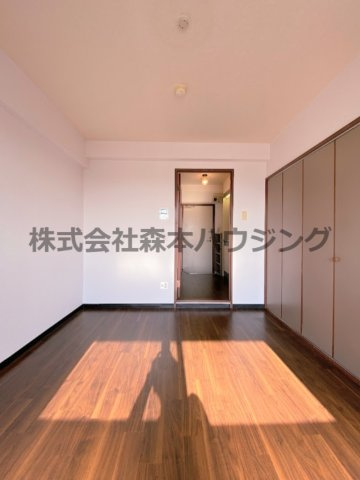 【洋室】 | 　スタジオM | ※同タイプ別室の写真を使用しています。
　設備内容や色調など相違がある場合は実際のお部屋の現状優先となります。