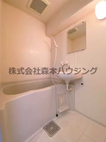 【浴室】 | 　スタジオM | ※同タイプ別室の写真を使用しています。
　設備内容や色調など相違がある場合は実際のお部屋の現状優先となります。