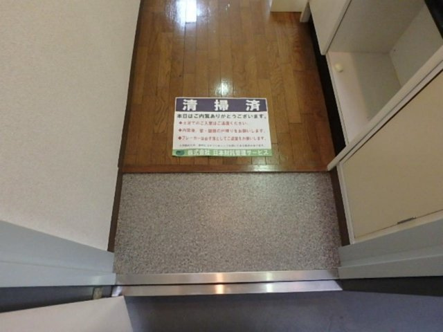 大永ビルの玄関