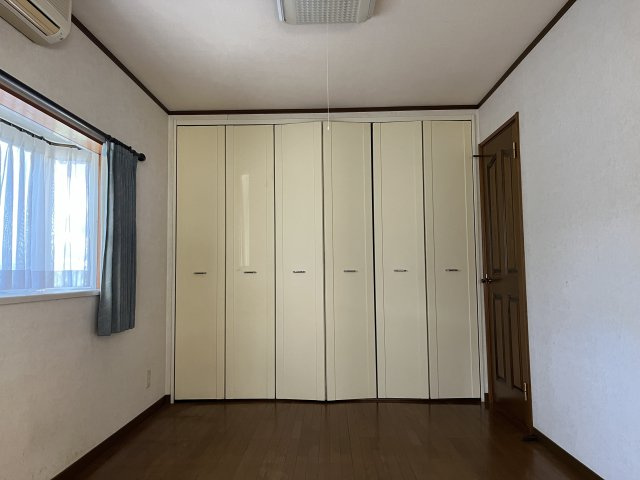 津市白山町南出 中古戸建の洋室