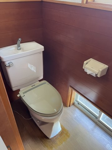 津市白山町南出 中古戸建のトイレ