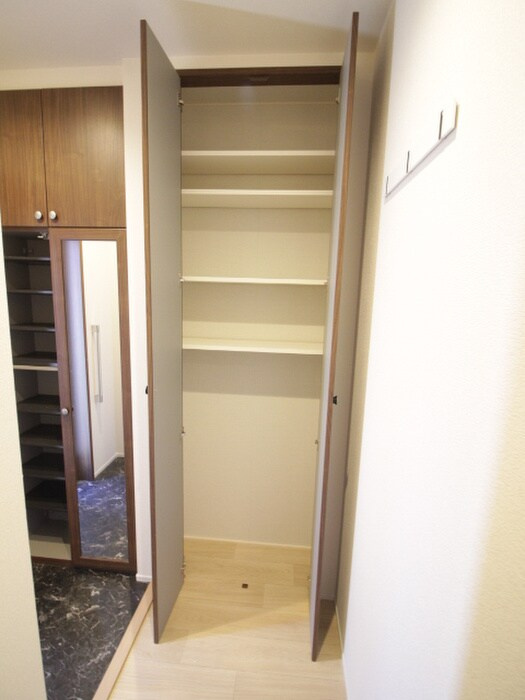 エルメゾン南うぐいす台の収納