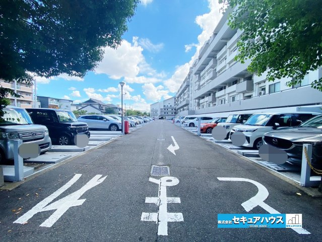 【中古マンション】パークシティ松下の駐車場|事前予約にて現地ご見学いただけます！お気軽にお問い合わせください♪
■株式会社　セキュアハウス■
住宅ローンに強く、知識、経験豊富なスタッフ在籍
お客様に寄り添い、ご成約後もサポート致します。　　　　